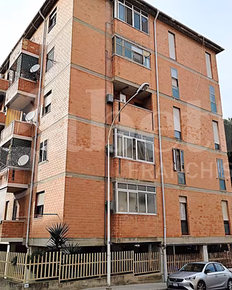 Quadrivano con posto auto e cantina