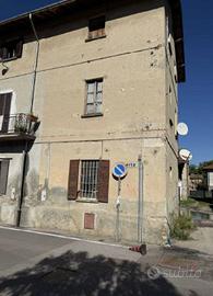 Immobile in asta di 149 m² con 2 locali e box auto