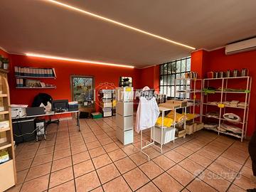 CAPANNONE CON SPAZIO ESTERNO!!!