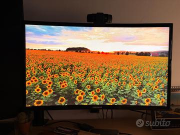 Monitor Samsung con braccio e webcam