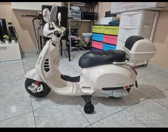 Vespa giocattolo elettrico