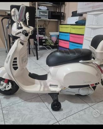 Vespa giocattolo elettrico