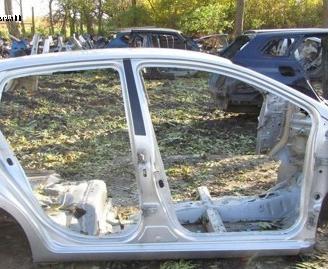 Toyota yaris 2011-2019 scocca per taglio lamiera