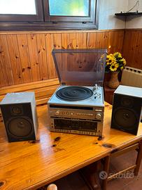 Impianto stereo con mangiavassette e giradischi