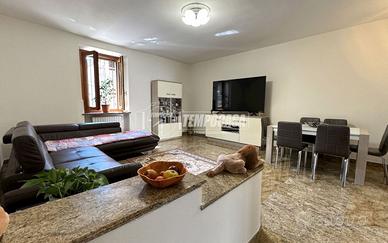 RIF.501 TRILOCALE IN CORTE SENZA SPESE CONDOMINIA