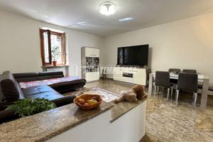 RIF.501 TRILOCALE IN CORTE SENZA SPESE CONDOMINIA