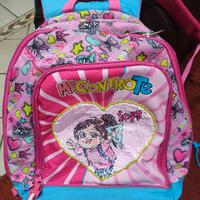 zaino + accessori  scuola me contro te