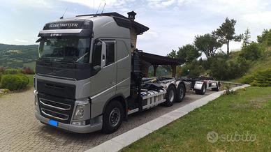 Volvo fh500 scarrabile + gru fissa retrogabina