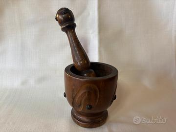 Mortaio in legno con pestello artigianale