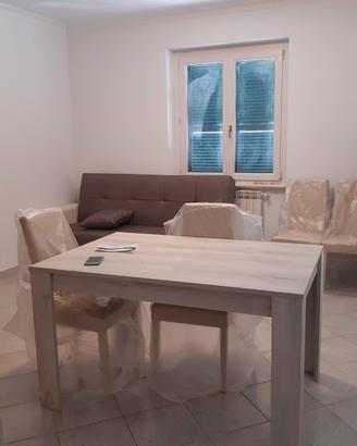 Recente costruzione arredamento nuovo