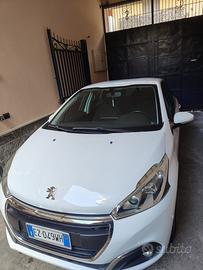 Peugeo 208 con solo 100 MILA KM