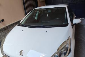 Peugeo 208 con solo 100 MILA KM