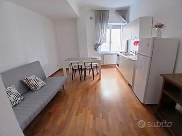 Centro storico, bilocale arredato