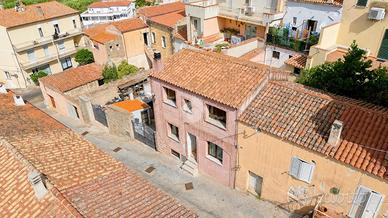 VILLA A SCHIERA CENTRALE A ARZACHENA