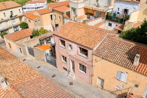 VILLA A SCHIERA CENTRALE A ARZACHENA