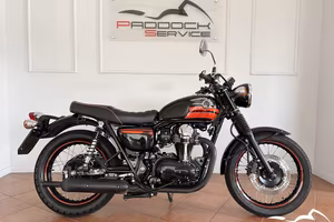 Kawasaki W 800 Special Edition Candy Cardinal Red