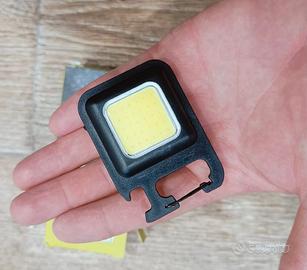 Torcia Portachiavi Super Luminosa – Mini LED USB