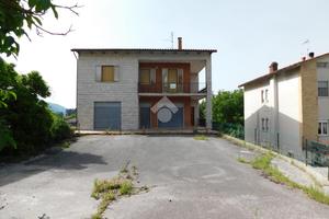 CASA INDIPENDENTE A SCHEGGIA E PASCELUPO