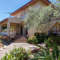 Villa con piscina indipendente