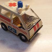 Collezione modellino vintage ambulanza URSS.