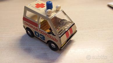 Collezione modellino vintage ambulanza URSS.