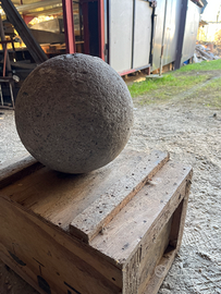 Sfere in granitico bucciardate storiche 1800