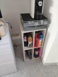 Elegante mobiletto a nido d'ape