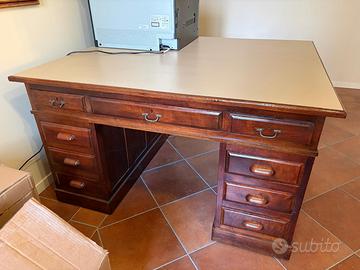 Scrivania storica ufficio
