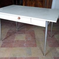 Tavolo gambe cromate e formica 1973