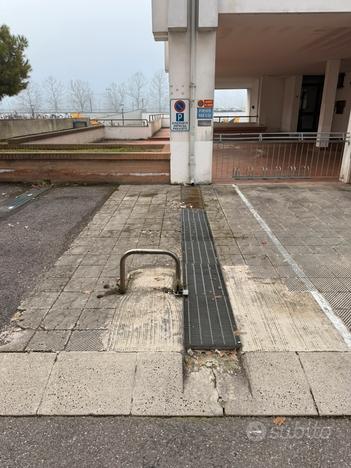 Posto auto esterno centralissimo a Rovigo