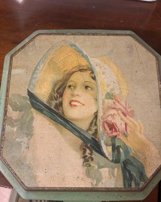 Scatola di latta vintage
