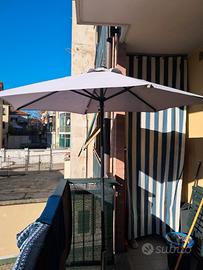 Ombrellone con piantana in pietra