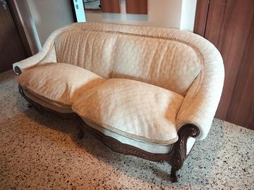 divano in stoffa bianca e piuma d'oca 