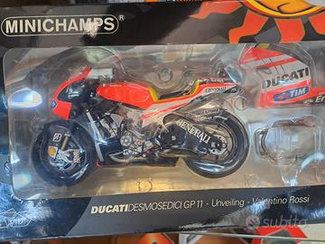 valentino rossi moto 1/12 ducati desmosedici  