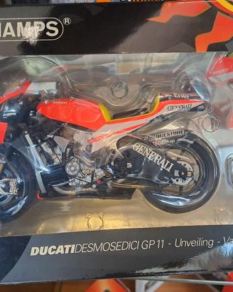 valentino rossi moto 1/12 ducati desmosedici  