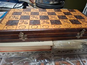 scacchiera con Pedine in legno