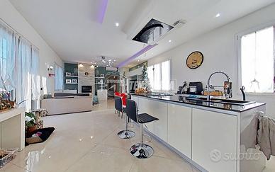 SPLENDIDA CASA INDIPENDENTE CON TAVERNA, MANSARDA,