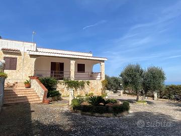 VILLA RISTRUTTURATA con VISTA MARE UNICA - OSTUNI