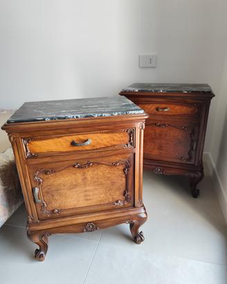 Coppia comodini antichi in legno massello