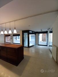 Thiene centro - via trieste 21-23 - negozio 99 mq