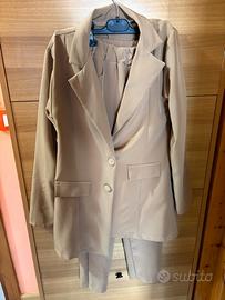 Tailleur completo giacca e pantalone beige