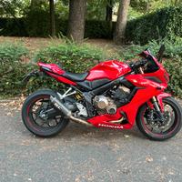 Honda CBR 650 R - superaccessoriata