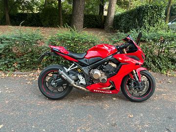 Honda CBR 650 R - superaccessoriata