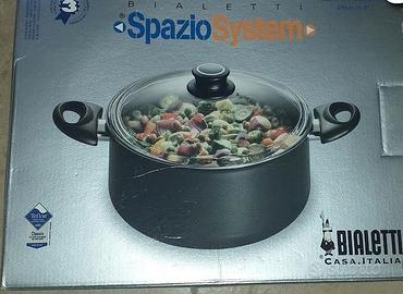 Pentola antiaderente BIALETTI con coperchio. NUOVA