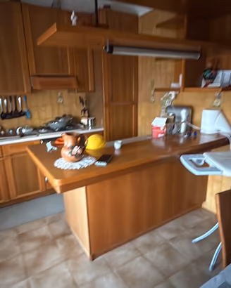 Cucina in legno completa