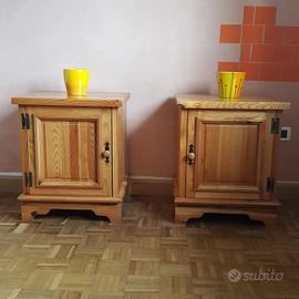 DUE COMODINI IN PINO