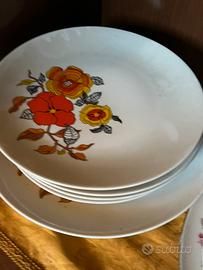 Piatti vintage con zuppiera