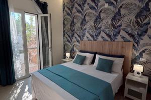 Torre lapillo porzione di villa 100 mt dal mare