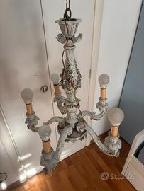 Lampadario in porcellana in stile Capodimonte