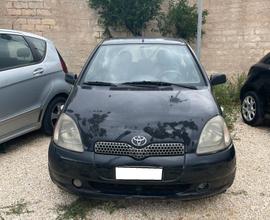 TOYOTA YARIS 1.3 B - 2001